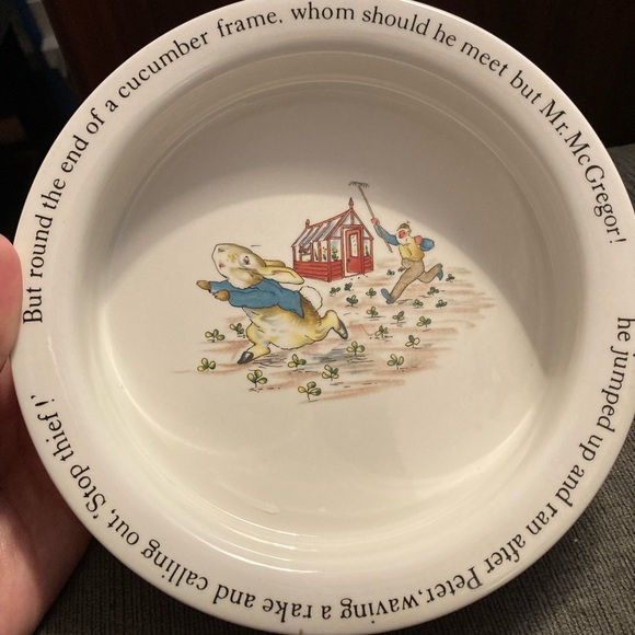 Vintage Wedgwood Peter Rabbit Set and Stuffed Animal - Picture 7 of 10